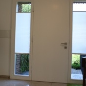 Innenansicht Haustür mit zwei verglasten Seitenteilen, Viersen, Schreinerei Sötje