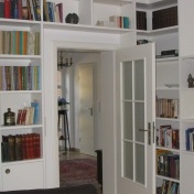 Bücherwand mit Türüberbau, Lack Weiß, Nettetal, Schreinerei Sötje